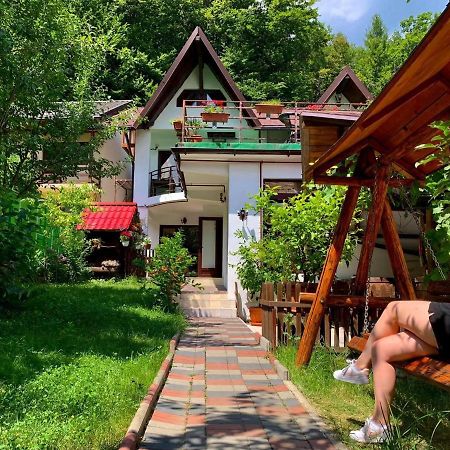 Отель Casa Olanesti Бэи­ле-Олэ­неш­ти Экстерьер фото